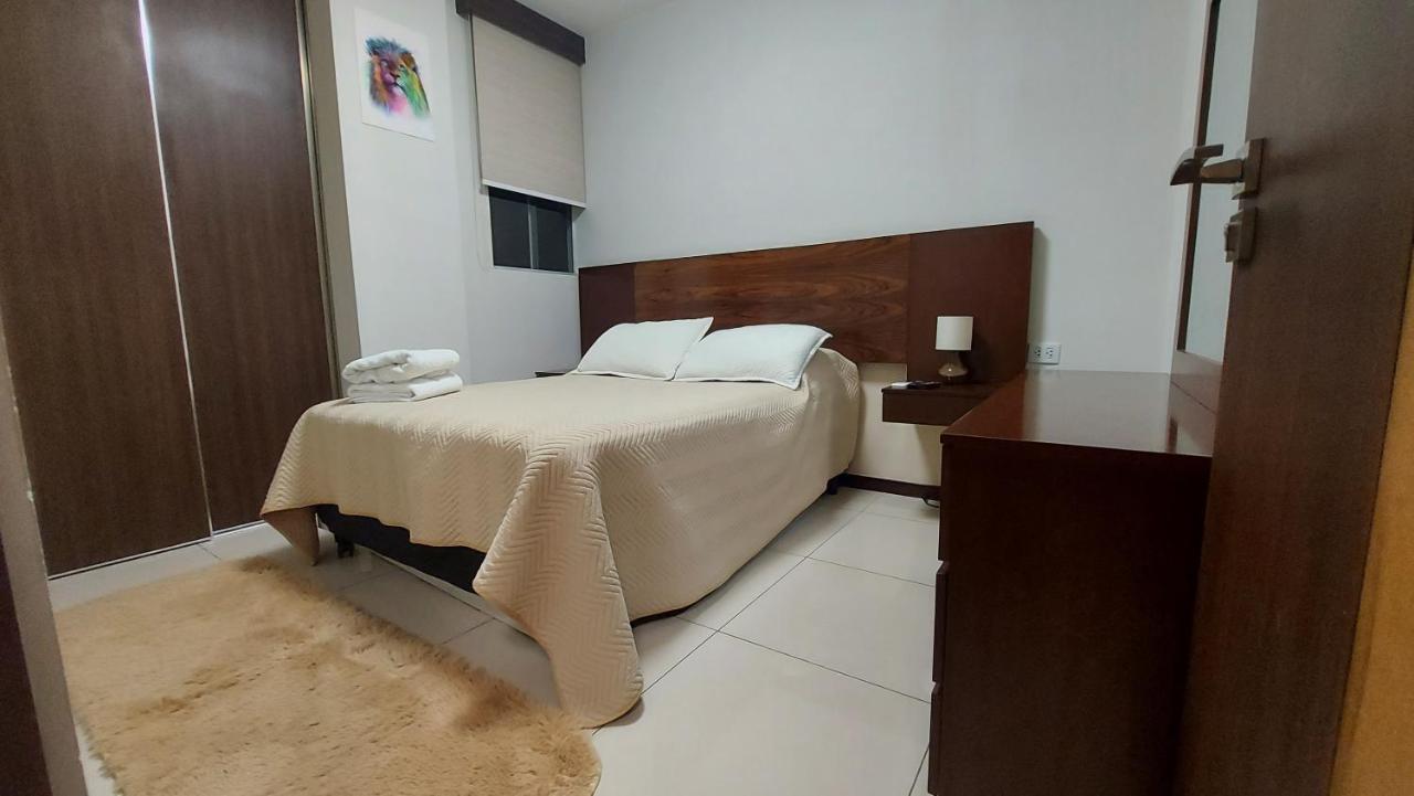 Hermoso Y Unico Apartamento Moderno, En Pleno Centro De Santa Cruz, Con Netflix Wi-Fi De 60 Mb, Estacionamiento Gratis Y Ac En Todos Los Ambientes Santa Cruz de La Sierra Extérieur photo