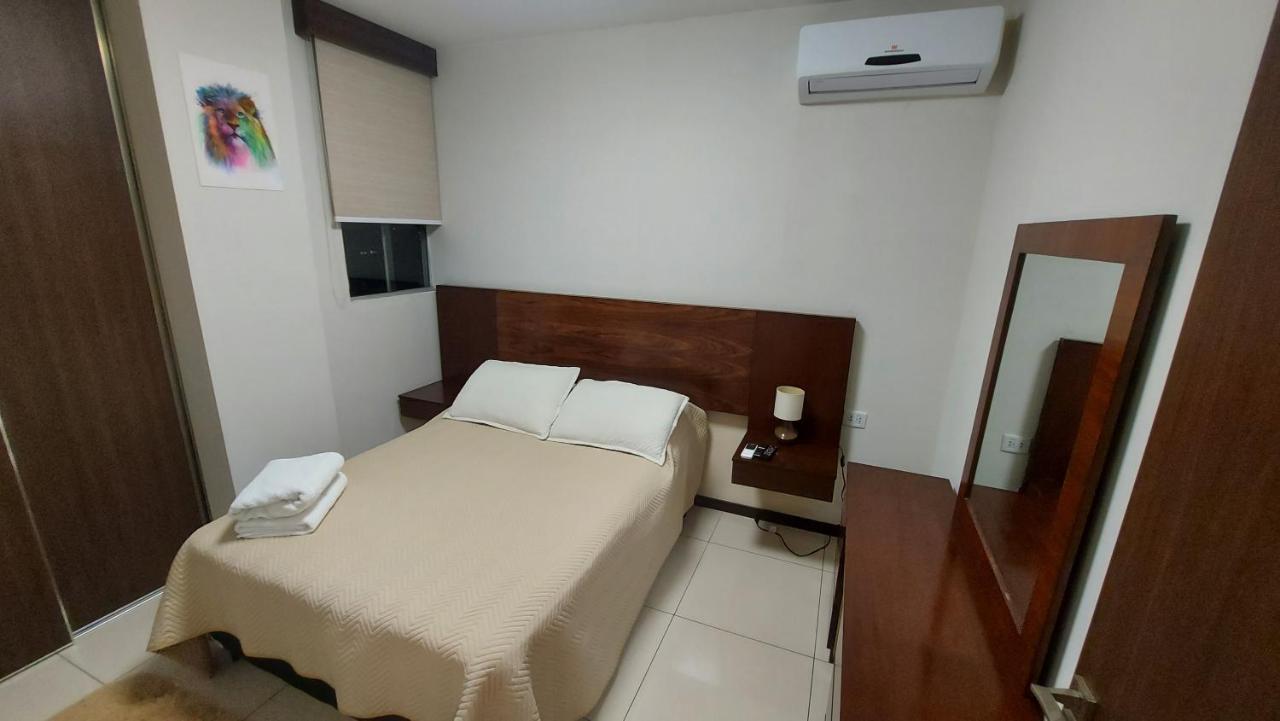 Hermoso Y Unico Apartamento Moderno, En Pleno Centro De Santa Cruz, Con Netflix Wi-Fi De 60 Mb, Estacionamiento Gratis Y Ac En Todos Los Ambientes Santa Cruz de La Sierra Extérieur photo