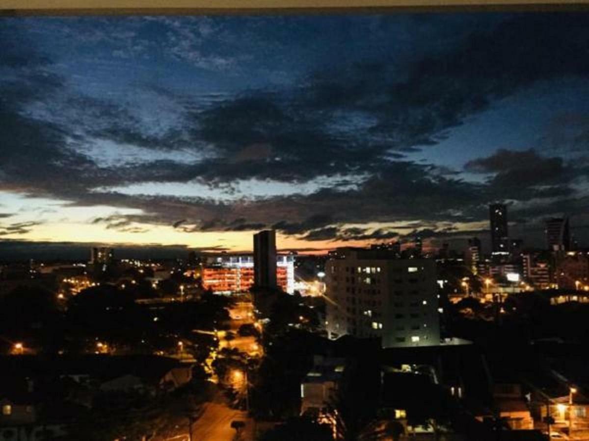 Hermoso Y Unico Apartamento Moderno, En Pleno Centro De Santa Cruz, Con Netflix Wi-Fi De 60 Mb, Estacionamiento Gratis Y Ac En Todos Los Ambientes Santa Cruz de La Sierra Extérieur photo
